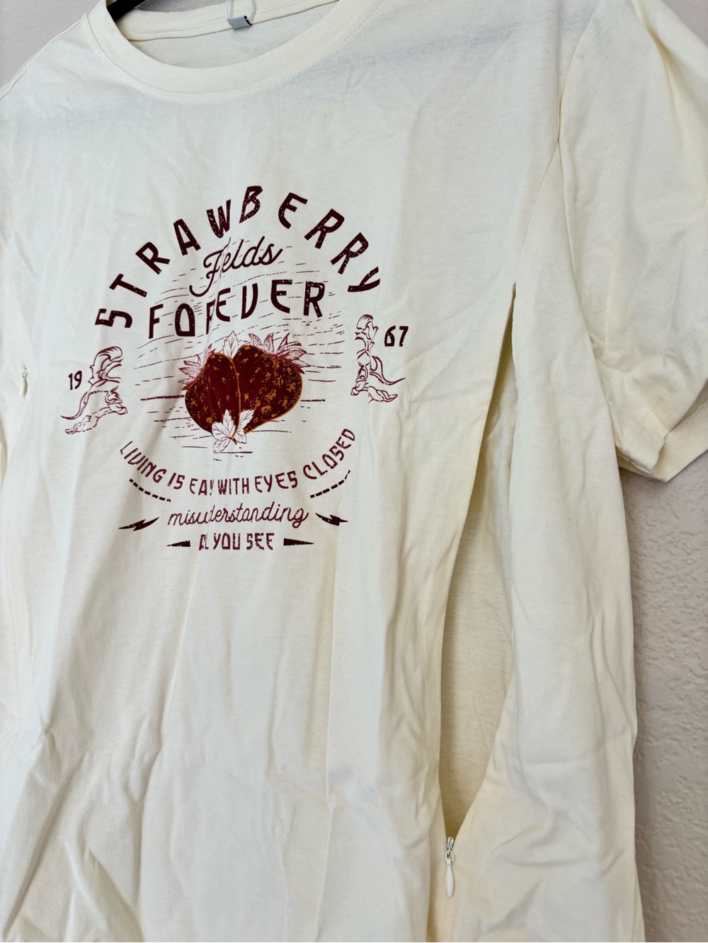 Giftifymama Strawberry Fields Graphic Nursing Tee Tee - Cream with Red Print